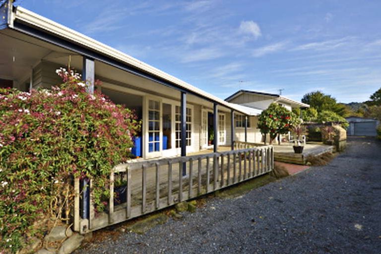 Photo of property in 40 Peel Place, Wainuiomata, Lower Hutt, 5014