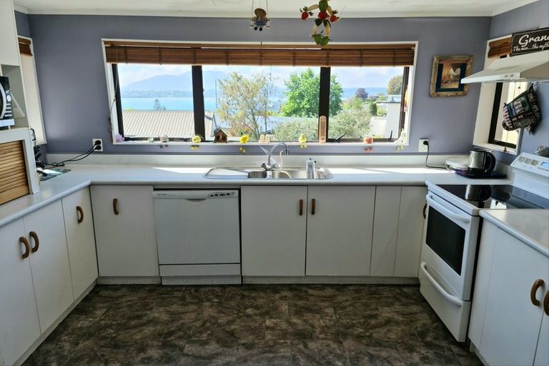 Photo of property in 27 Shera Street, Acacia Bay, Taupo, 3330