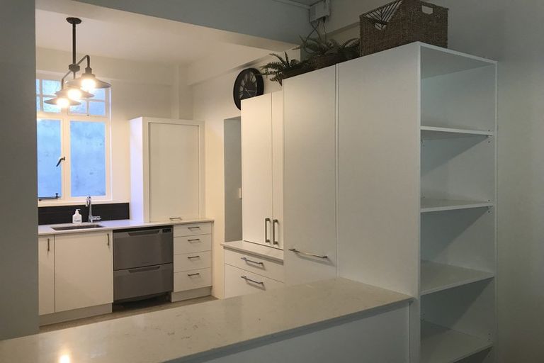 Photo of property in 1/154 Oriental Parade, Oriental Bay, Wellington, 6011