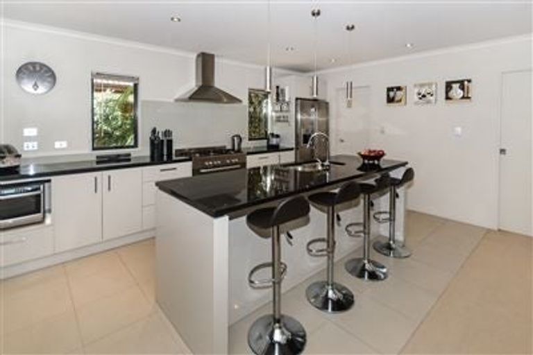 Photo of property in 24 Corsica Way, Karaka, Papakura, 2113