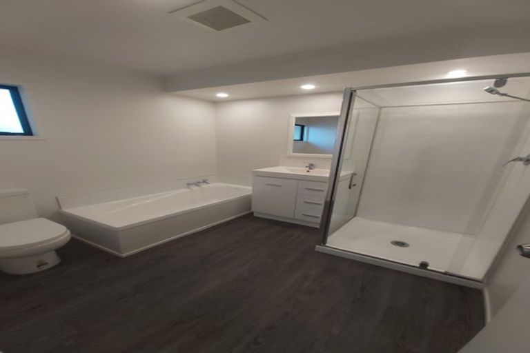 Photo of property in 2/12 Melleray Place, Randwick Park, Auckland, 2105