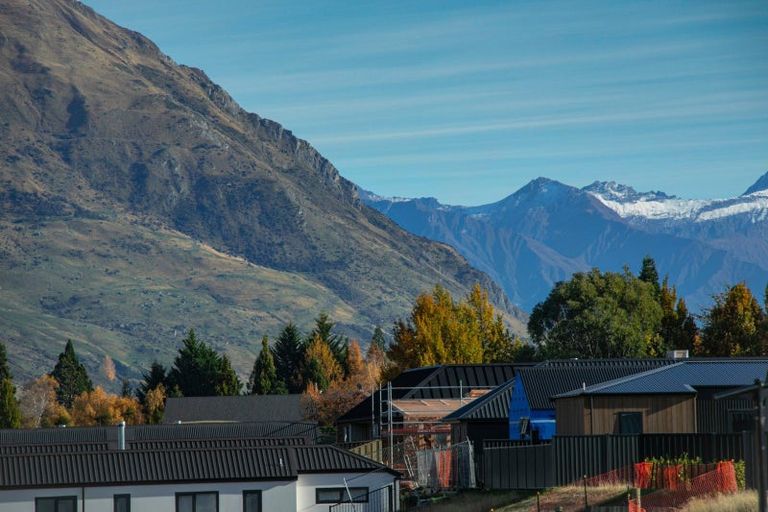 Photo of property in 6 Durry Lane, Wanaka, 9305
