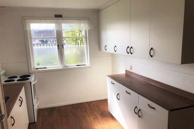 Photo of property in 3 Amberley Avenue, Te Atatu South, Auckland, 0610