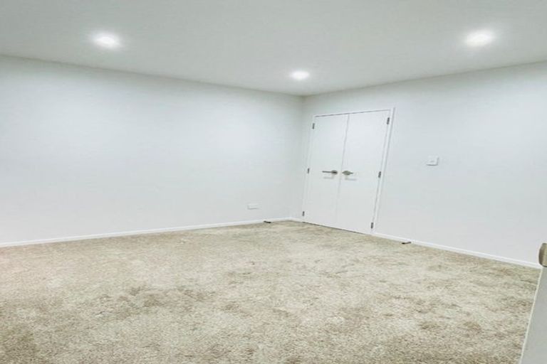 Photo of property in 1/2 Smiths Avenue, Papakura, 2110