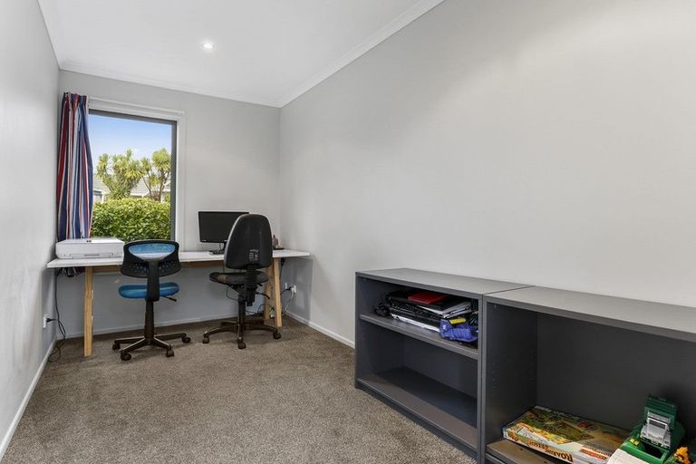 Photo of property in 6 Ward Crescent, Te Atatu Peninsula, Auckland, 0610