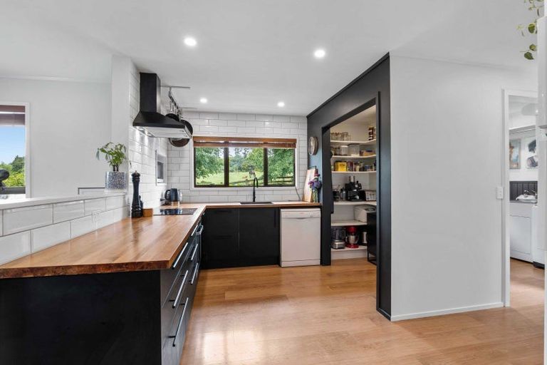 Photo of property in 8 Clearview Road, Lepperton, New Plymouth, 4373