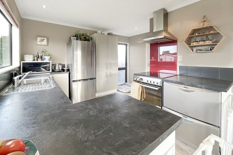 Photo of property in 9 Cargill Grove, Kelvin Grove, Palmerston North, 4414