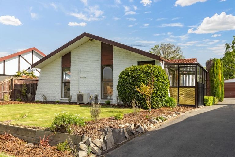 Photo of property in 35 Karnak Crescent, Russley, Christchurch, 8042
