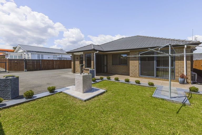 Photo of property in 58 Rangitoto Road, Papatoetoe, Auckland, 2025