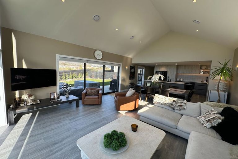 Photo of property in 10 Drysdale Road, Jacks Point, 9371