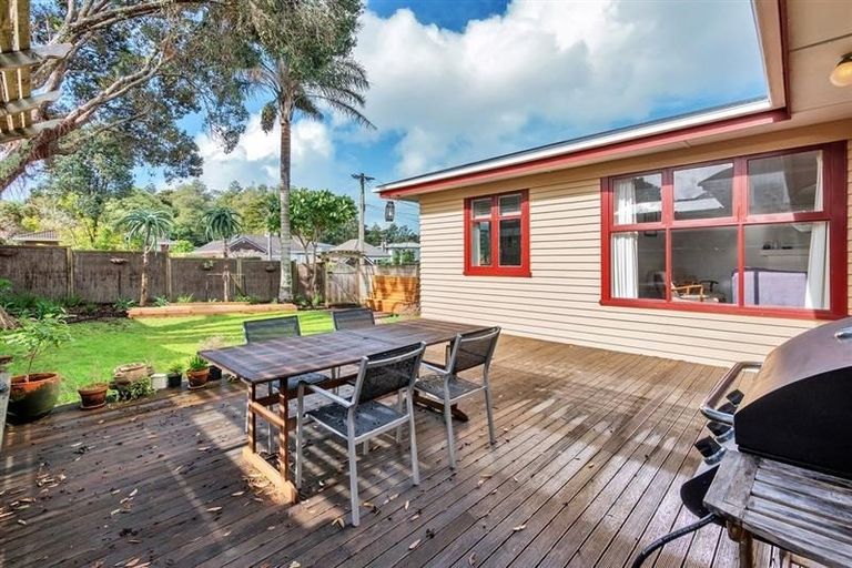 Photo of property in 1/46 Hillcrest Avenue, Hillcrest, Auckland, 0627