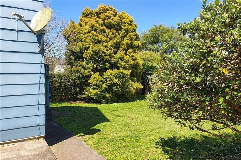 Photo of property in 2/85 Meadway, Sunnyhills, Auckland, 2010