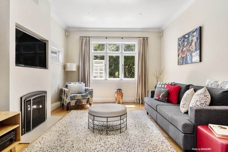 Photo of property in 17 Aorangi Terrace, Thorndon, Wellington, 6011