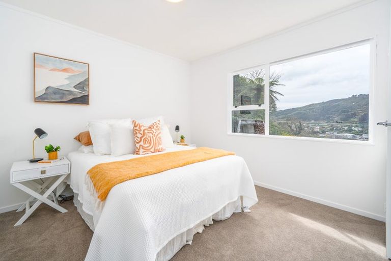 Photo of property in 22 Fyvie Avenue, Tawa, Wellington, 5028