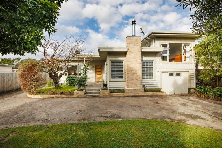 Photo of property in 17 Manawatu Street, Hokowhitu, Palmerston North, 4410