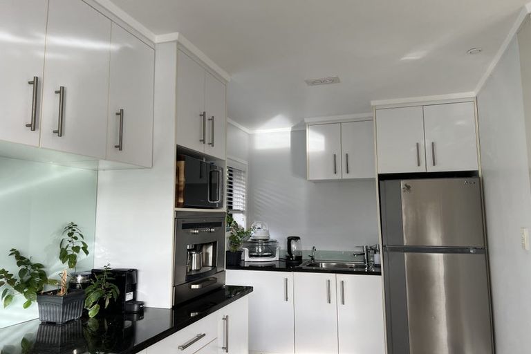 Photo of property in 8 Kindergarten Drive, Conifer Grove, Takanini, 2112