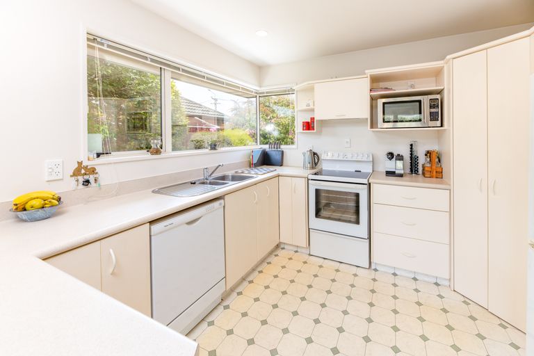 Photo of property in 3 Farquhars Road, Redwood, Christchurch, 8051