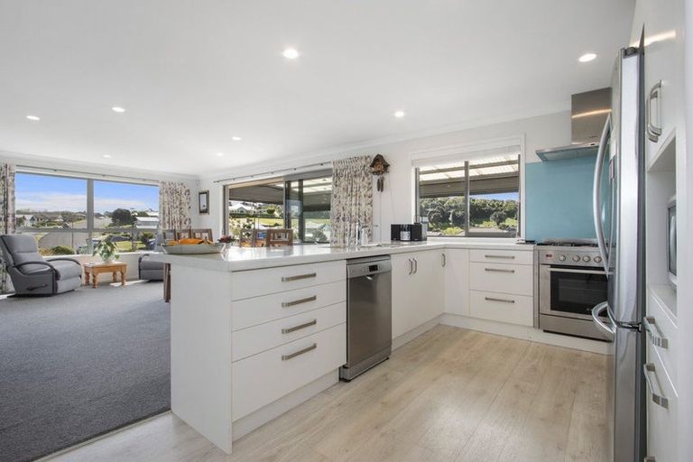 Photo of property in 1 Vantage Place, Omokoroa, 3114