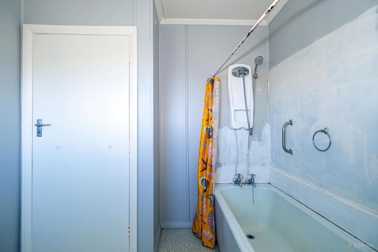 Photo of property in 6 Parsonage Road, Waimate, 7924