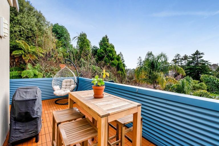 Photo of property in 10 Caledonia Place, Highlands Park, New Plymouth, 4312