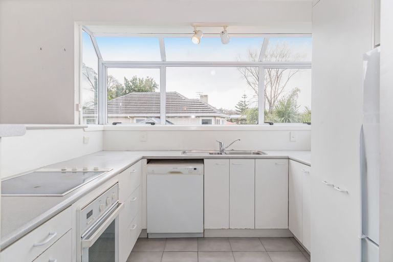 Photo of property in 1/13 Arahia Street, Northcote, Auckland, 0627