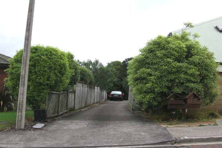 Photo of property in 2/8 Stoneleigh Court, Sunnynook, Auckland, 0632