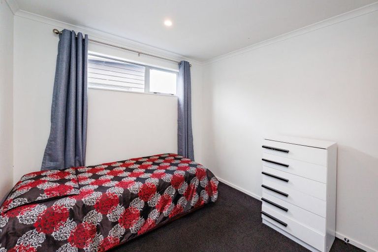Photo of property in 56 Exeter Crescent, Takaro, Palmerston North, 4412