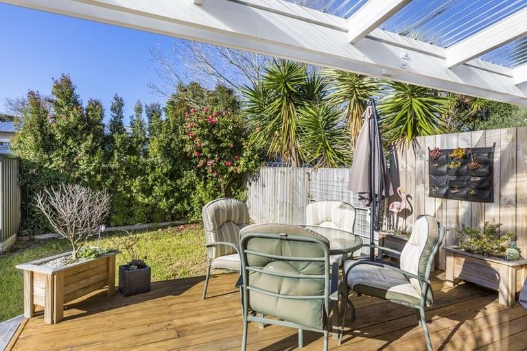 Photo of property in 2/49 Tramway Road, Beach Haven, Auckland, 0626