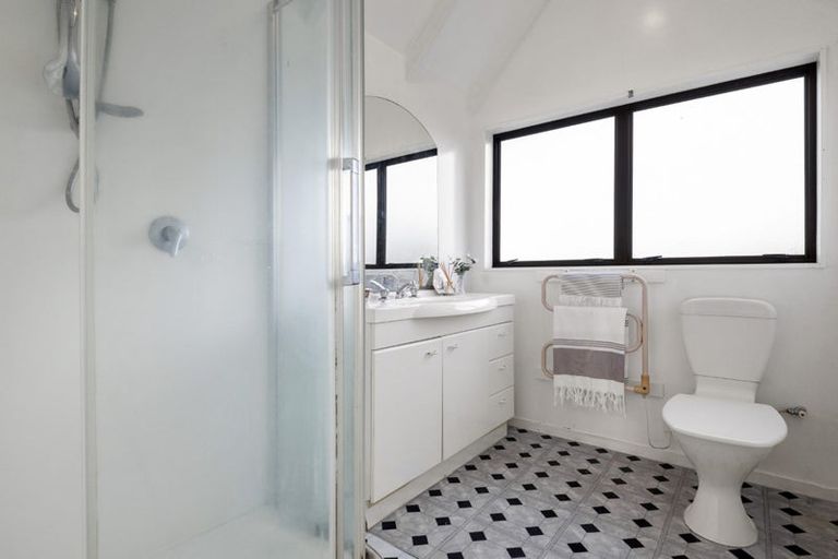 Photo of property in 1/163 Oaktree Avenue, Browns Bay, Auckland, 0630