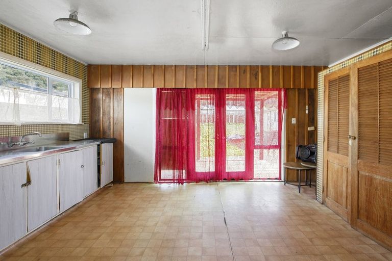 Photo of property in 147 Wainuiomata Road, Wainuiomata, Lower Hutt, 5014