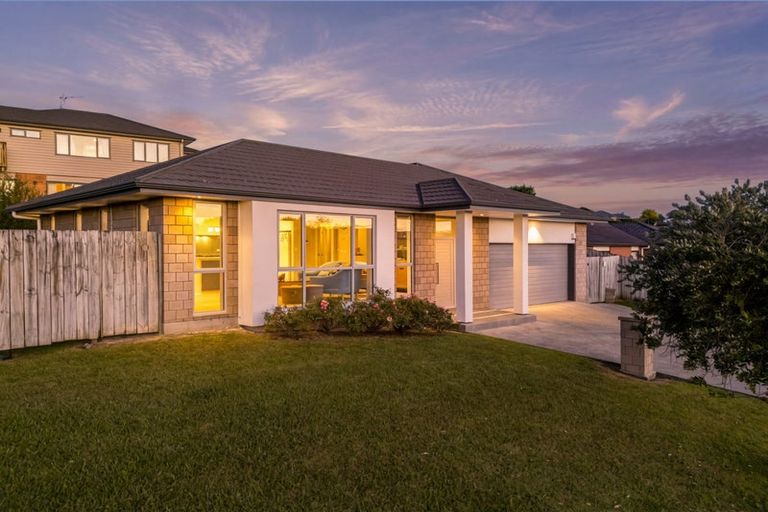 Photo of property in 79 Tiriwa Drive, Massey, Auckland, 0614