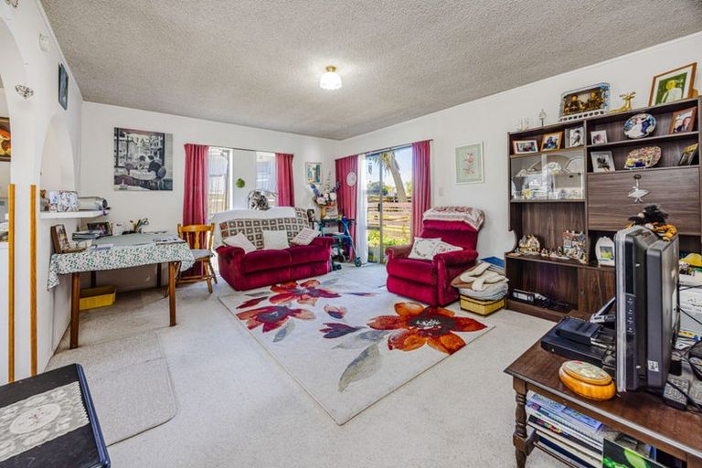 Photo of property in 2/29 Trentham Road, Papakura, 2110