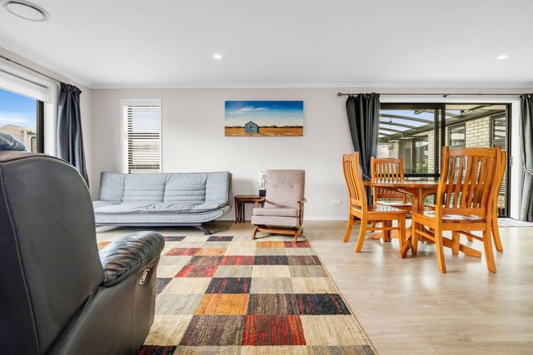 Photo of property in 12 Costello Drive, Ngatea, 3503