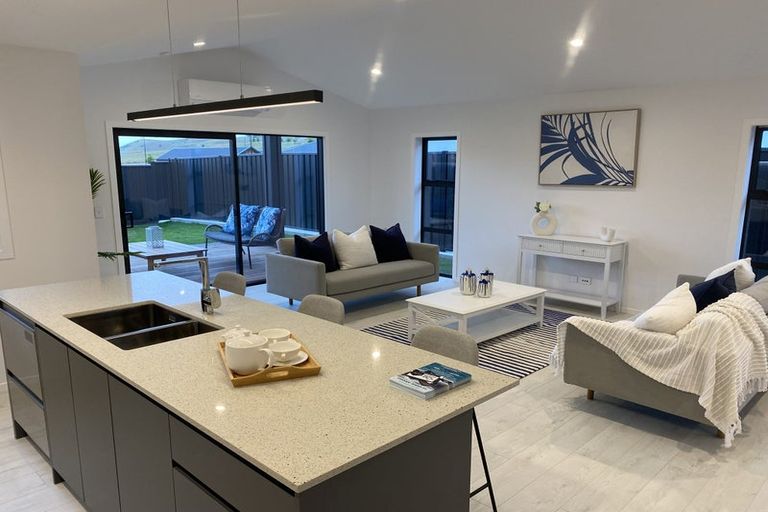 Photo of property in 14 Annie Aranui Drive, Poraiti, 4182