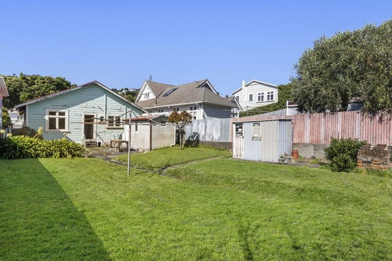 Photo of property in 32 The Parade, Island Bay, Wellington, 6023