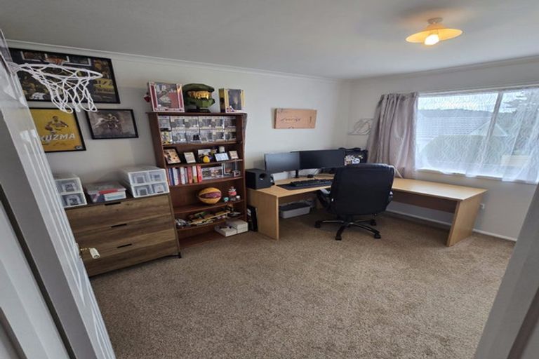 Photo of property in 12 Ranch Avenue, Beach Haven, Auckland, 0626