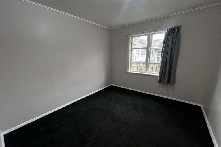 Photo of property in 120 Wainuiomata Road, Wainuiomata, Lower Hutt, 5014