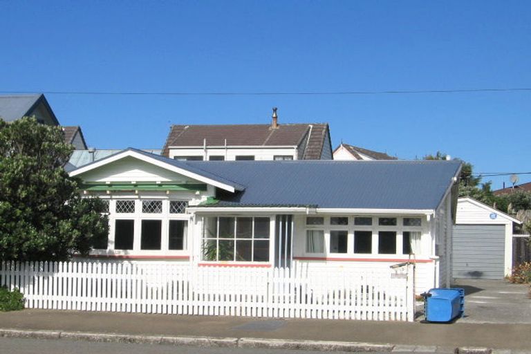 Photo of property in 103 Apu Crescent, Lyall Bay, Wellington, 6022