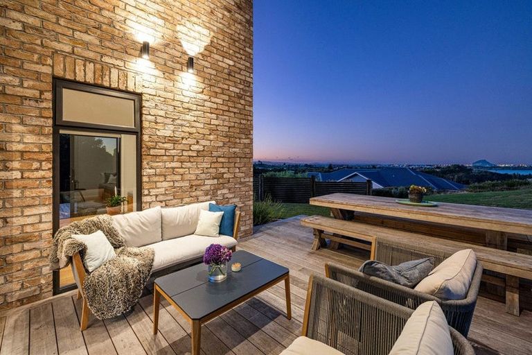 Photo of property in 42 Te Auhi Way, Welcome Bay, Tauranga, 3112