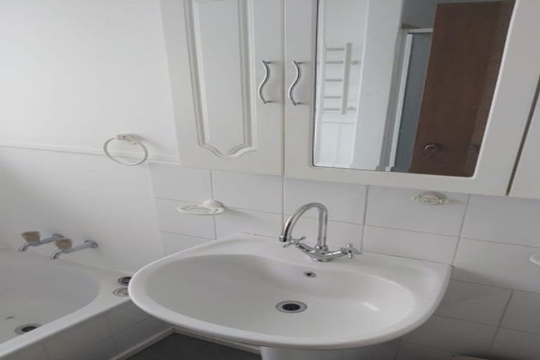 Photo of property in 96a Waiwhetu Road, Waterloo, Lower Hutt, 5011