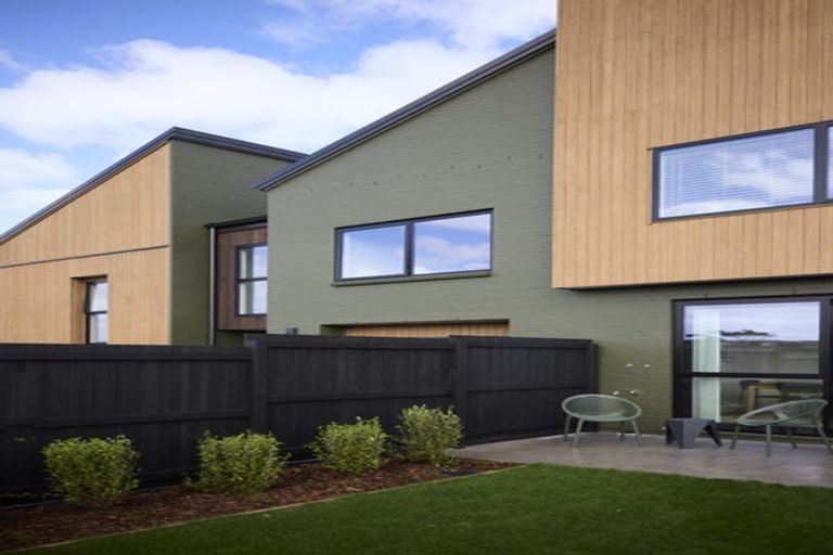 Photo of property in 9 Golden Fall Road, Hobsonville, 0616