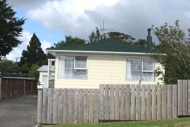 Photo of property in 8 Sabot Place, Massey, Auckland, 0614