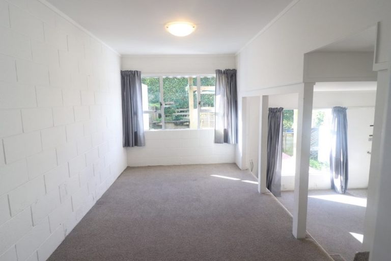 Photo of property in 3/52 Fruitvale Road, New Lynn, Auckland, 0600