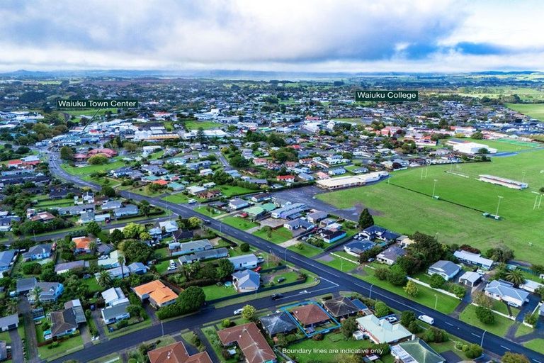 Photo of property in 2b Edgewater Parade, Waiuku, 2123
