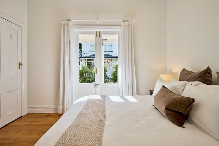 Photo of property in 25 Newman Terrace, Thorndon, Wellington, 6011