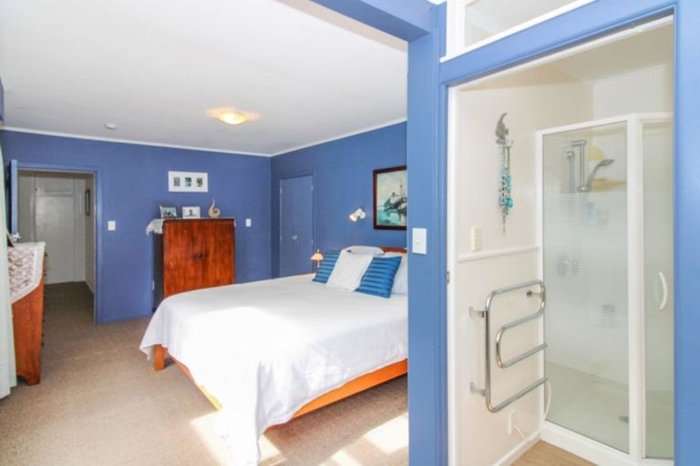 Photo of property in 5b Bromley Place, Westown, New Plymouth, 4310