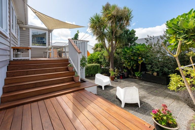 Photo of property in 30 Mandalay Terrace, Khandallah, Wellington, 6035