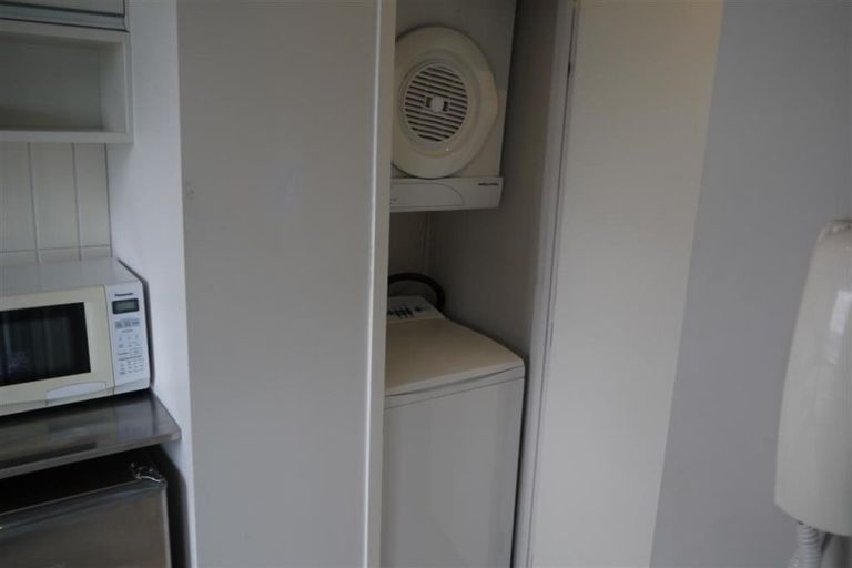 Photo of property in 75 Halsey Drive, Lynfield, Auckland, 1042