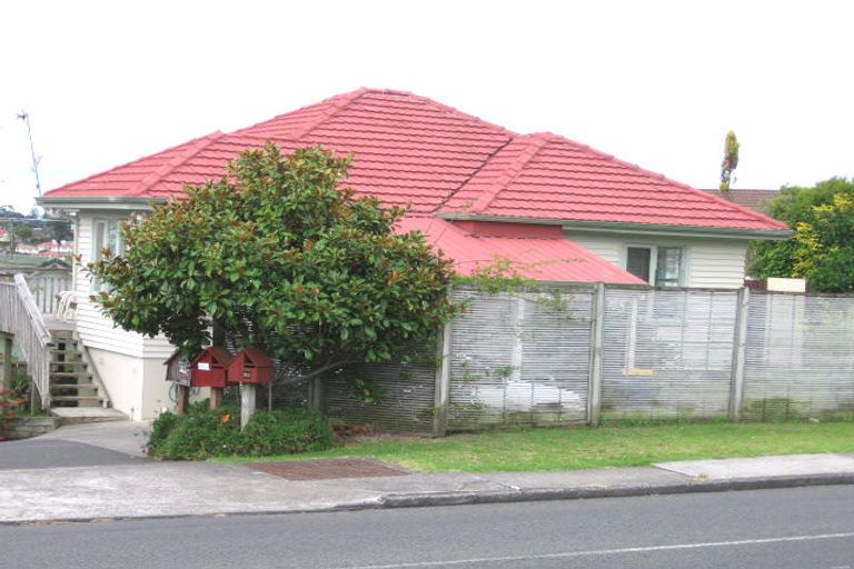 Photo of property in 35 Seaview Road, Glenfield, Auckland, 0629