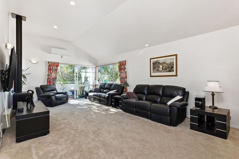 Photo of property in 8 Caversham Drive, Torbay, Auckland, 0630